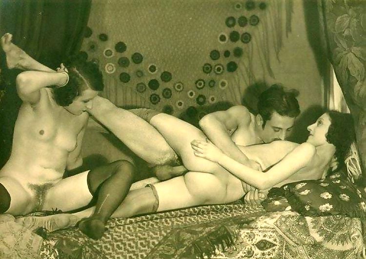 Some sexy and naked vintage chicks posing - part 1503 page 1