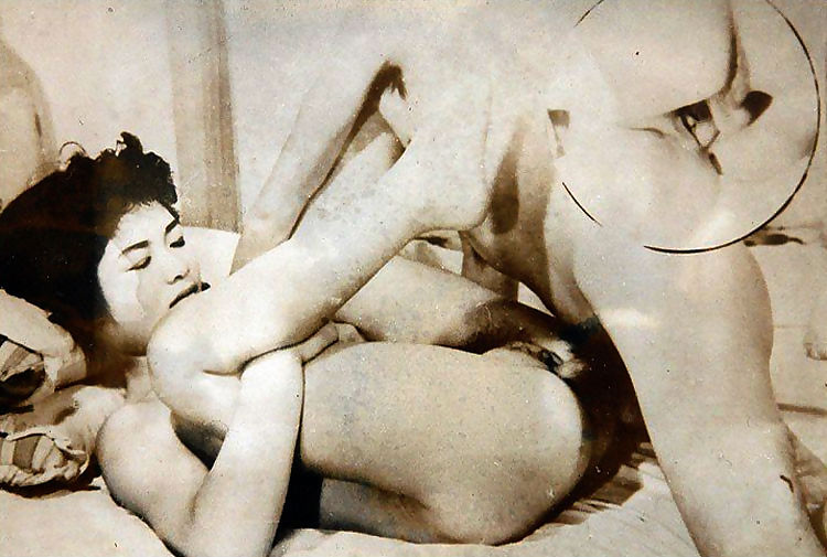 Pretty retro ladies show off their intimate place - part 1505 page 1