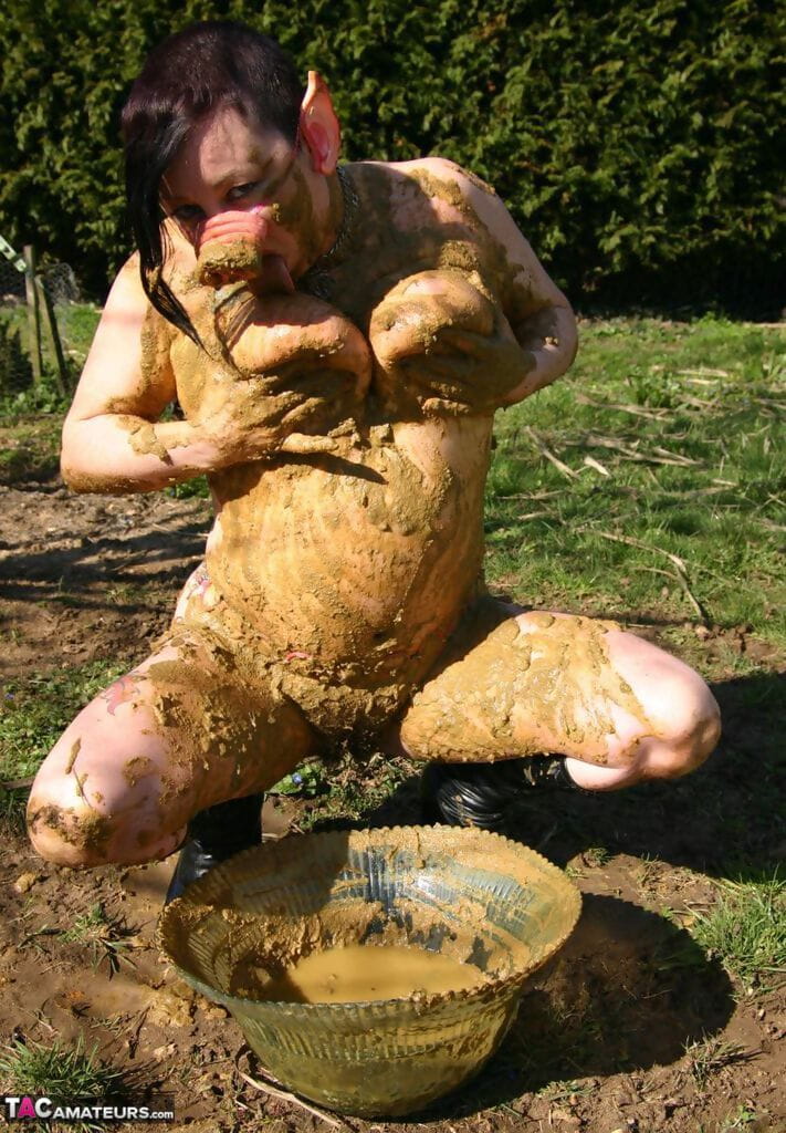 Thick amateur Mary Bitch drinks her own pee while playing in mud like a sow page 1