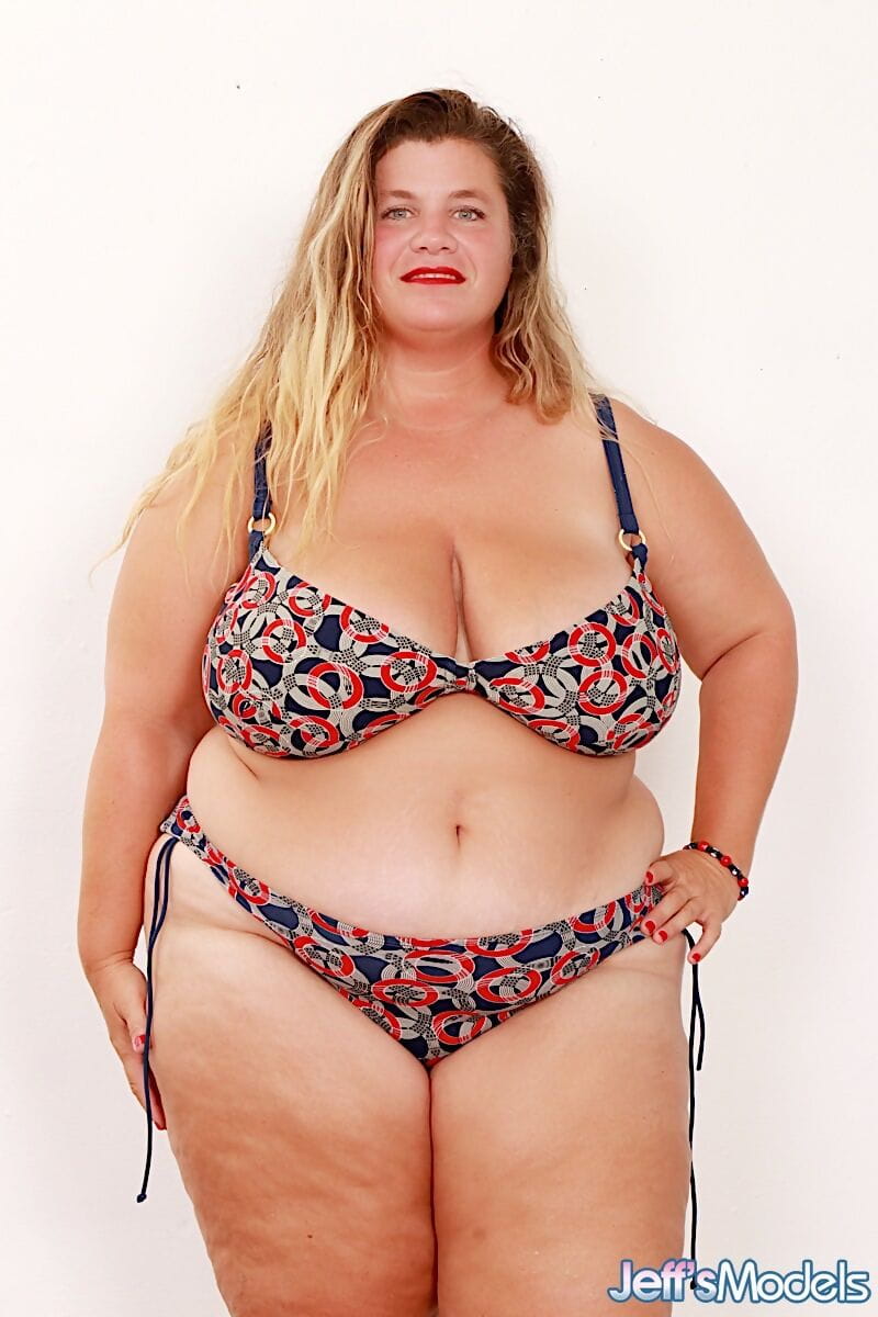 Older SSBBW Haley Jane masturbates after removing huge boobs from bikini top page 1