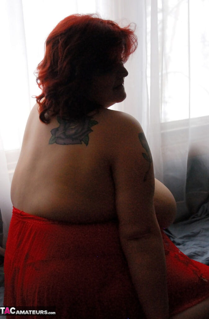 SSBBW Blackwidowak releases huge saggy tits from red baby doll lingerie page 1