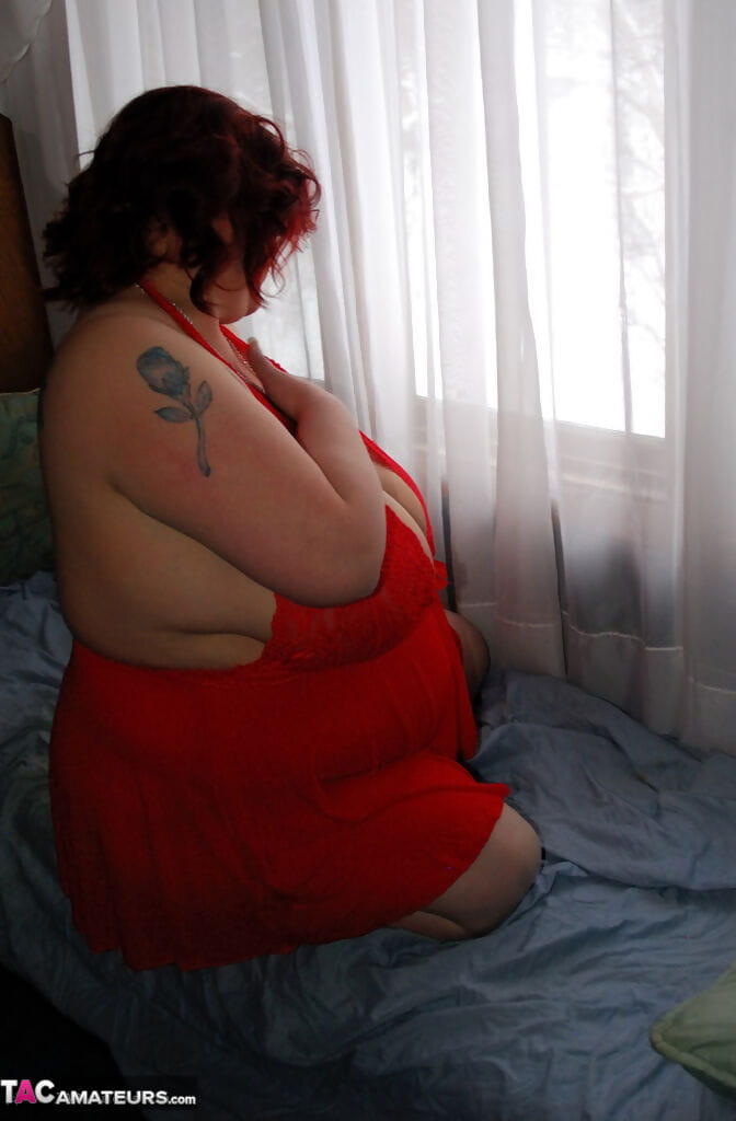 SSBBW Blackwidowak releases huge saggy tits from red baby doll lingerie page 1