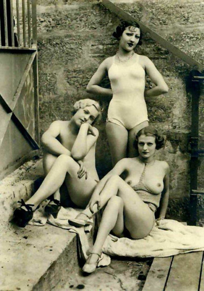 Retro flappers girls with ideally shaped bodies nastily posing - part 1512