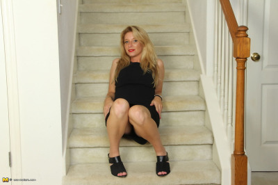 torride American milf Felicia jouer sur l' Escalier - PARTIE 2341
