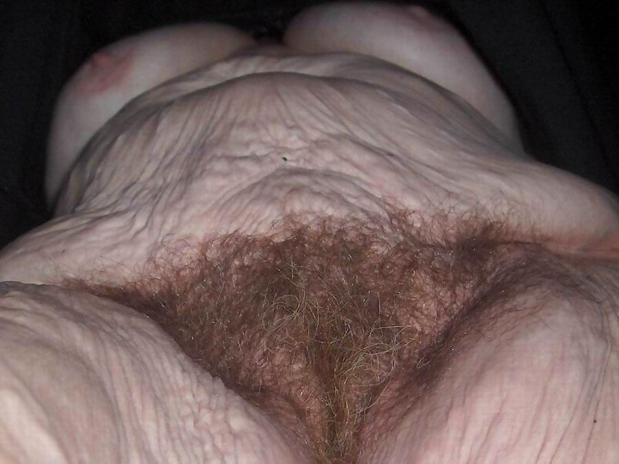 Hairy granny showing her wrinkled body - part 3667 page 1