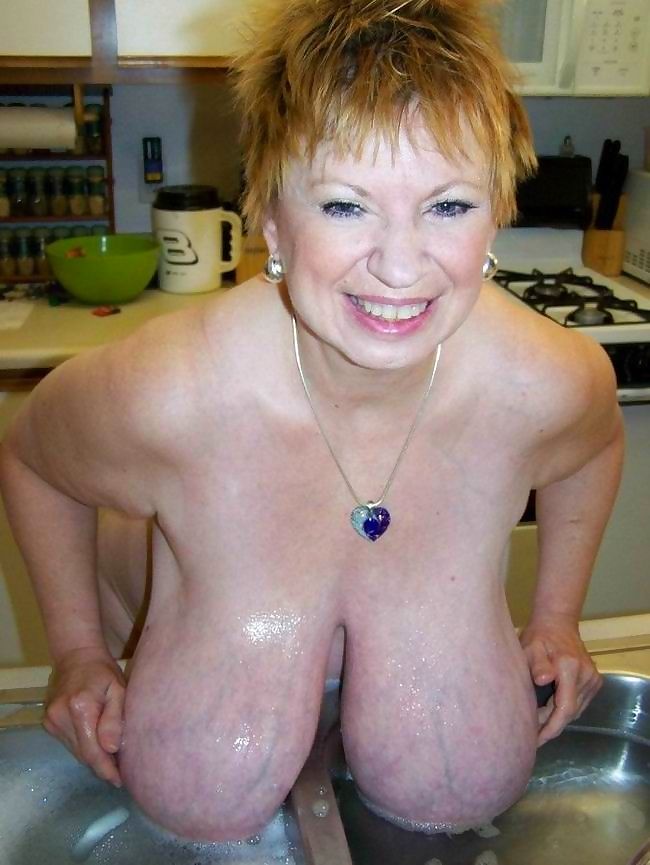 Amateur granny shows her huge boobs - part 4134 page 1