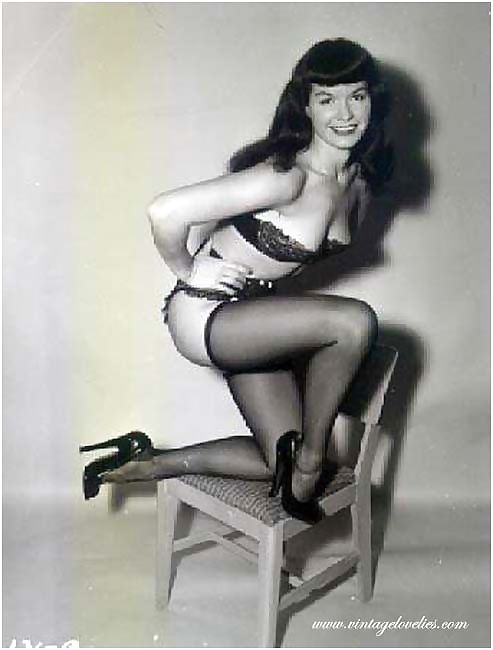 Pin-up star bettie page showing her sexy vintage stockings - part 1538 page 1