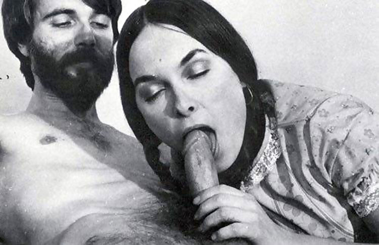 Vintage naked chicks demonstrate their hairy pussy - part 1507 page 1