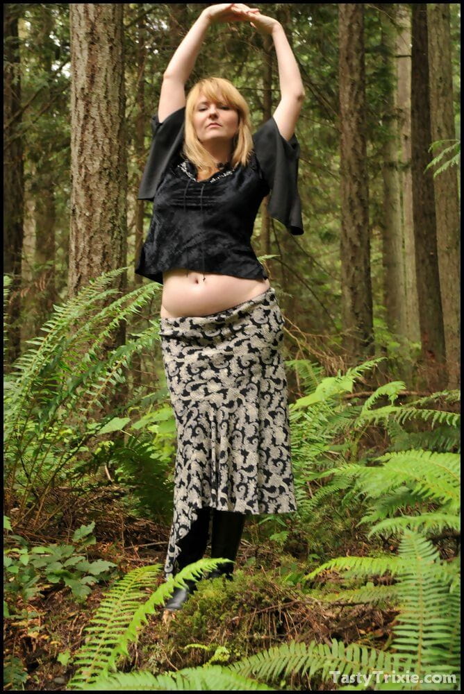 Mature lady Tasty Trixie hikes up her skirt for a quick piss in the woods page 1