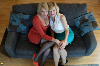 Two british housewives play with each other - part 2898