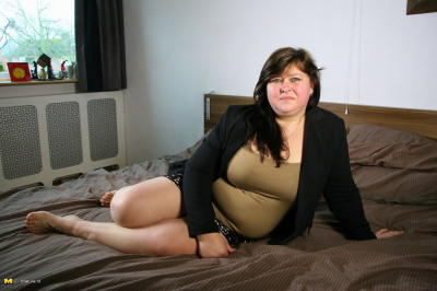 胖乎乎的 成熟 荡妇 获取 角质 - 一部分 2101
